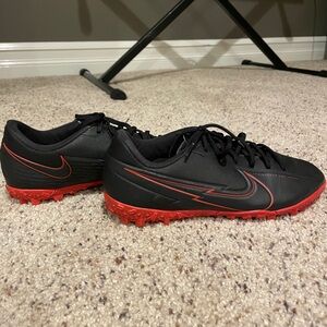 NWOT - Nike Kids Mercurial Vapor 13